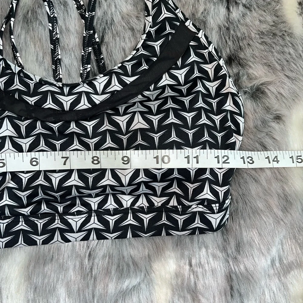 Victoria's Secret Geometric black white Sports Bra sz small S Only tried on